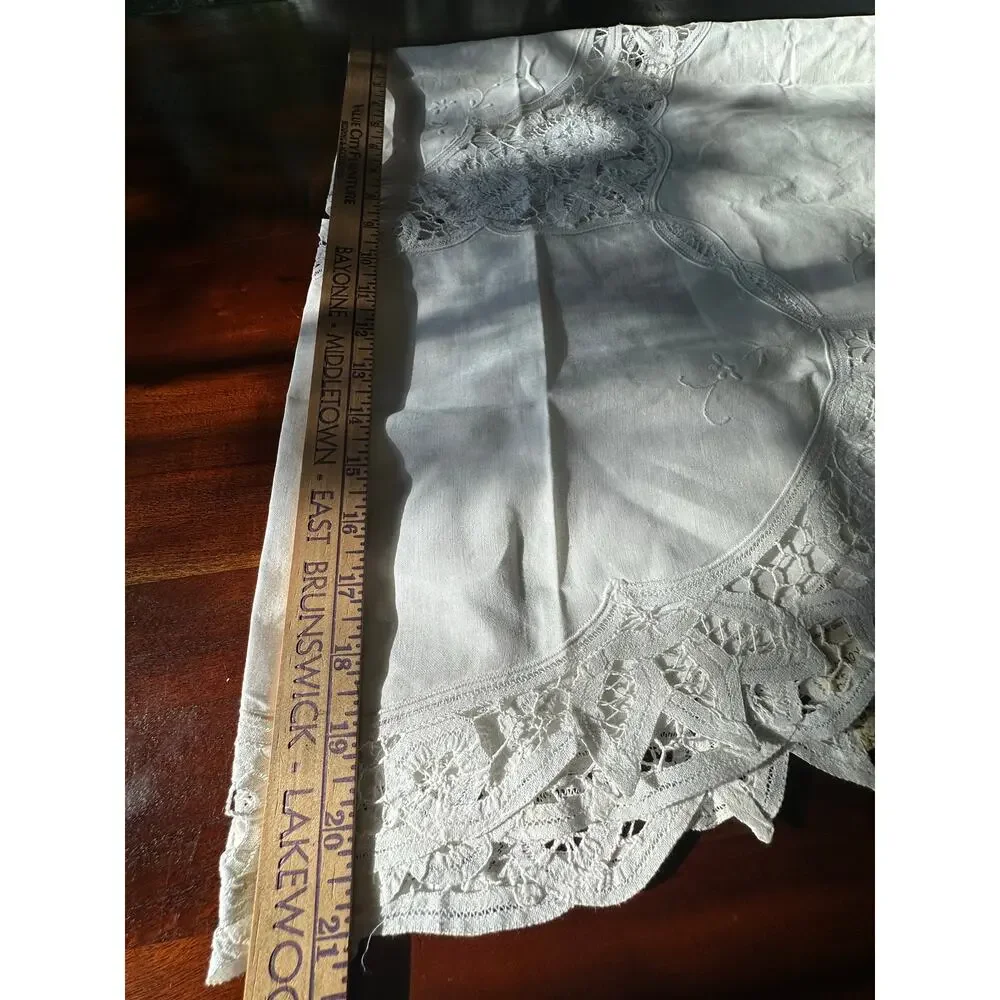 Vintage white, round tablecloth Battenburg lace embroidered floral 42”